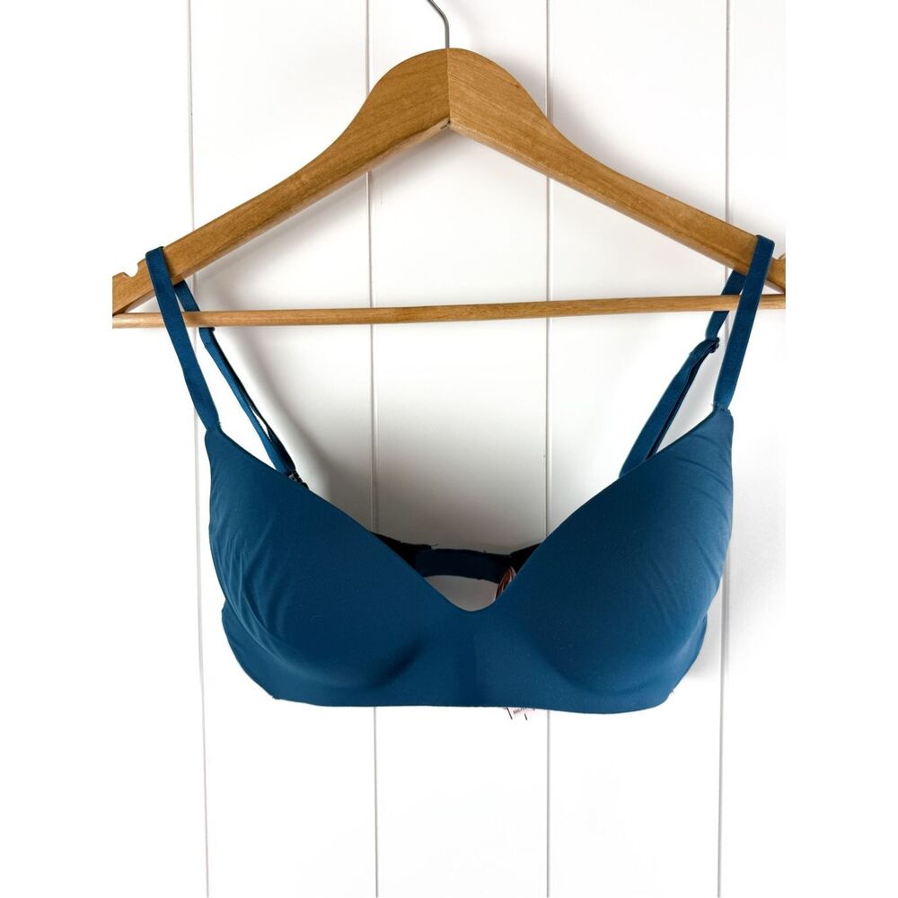 VS Victoria's Secret Women's T-Shirt Lightly Lined Padded Wireless Bra Size 32C
